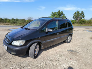 Opel Zafira foto 2