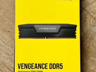 Corsair Vengeance 64GB DDR5, Patriot Signature Premium 16GB DDR4.