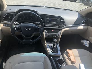 Hyundai Elantra foto 9