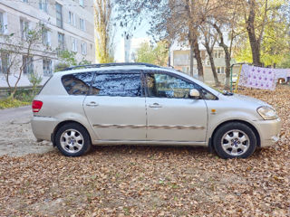 Toyota Avensis Verso foto 4