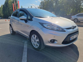 Ford Fiesta foto 1