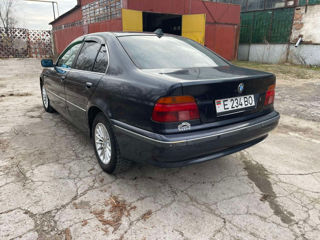 BMW 5 Series foto 2