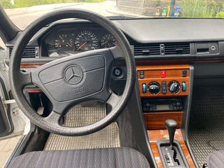 Mercedes Series (W124) foto 7