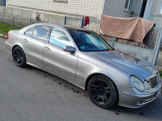 Mercedes E-Class foto 2