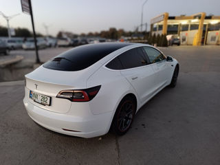 Tesla Model 3 foto 4