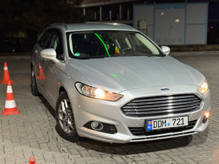 Ford Mondeo foto 2