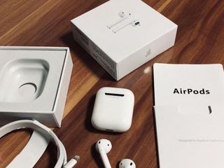 Airpods 2 with wireless charging case copy 1:1 не отличается от оригинала. foto 3
