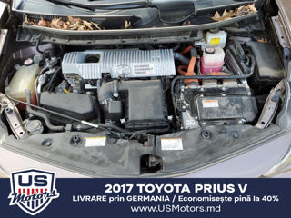 Toyota Prius v foto 12