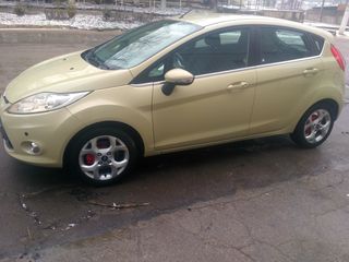 Ford Fiesta foto 2