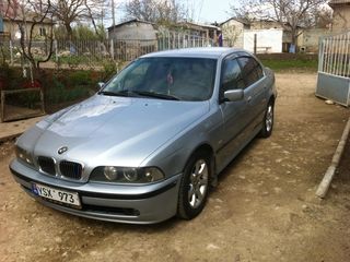 BMW 5 Series foto 1