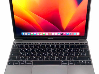 Apple MacBook