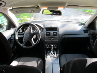 Mercedes C-Class foto 3