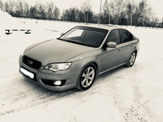 Subaru Legacy foto 1