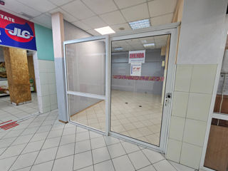 Spații comerciale de la 400 euro pe lună! Vis-a-vis de Piața Centrală! foto 3