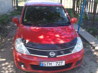 Nissan Tiida foto 1