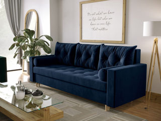 Canapea modernă și confortabilă în living