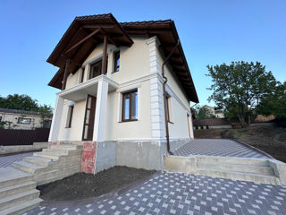 Spre vânzare casă în Dumbrava foto 4