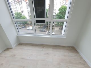 Vânzare apartament cu 3 camere separate + living, bloc nou, euroreparație, Buiucani,str. L. Deleanu! foto 11