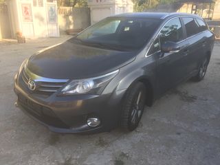 Toyota Avensis foto 2