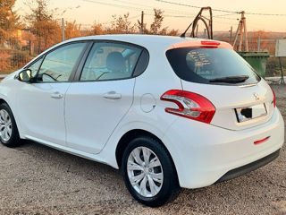 Peugeot 208 foto 3