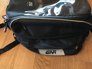 Сумка набачная Givi XS306 XStream Tanklock Tankbag foto 5