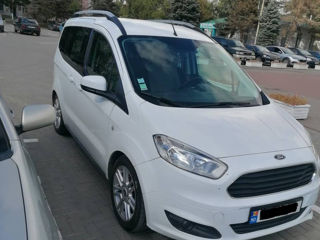 Ford Tourneo Courier foto 2