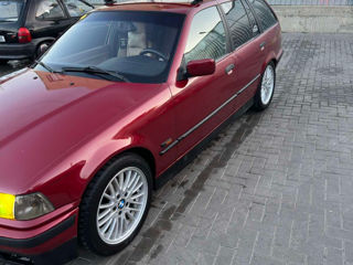 BMW 3 Series Touring foto 3