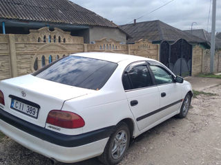 Toyota Avensis foto 2