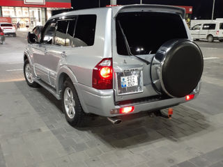 Mitsubishi Pajero foto 2