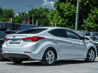 Hyundai Elantra foto 2