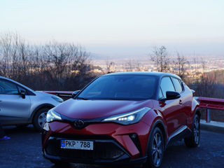 Toyota C-HR foto 2