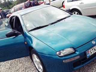 Mazda 323 foto 4