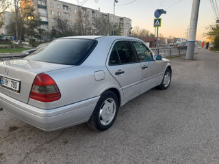 Mercedes C-Class foto 3