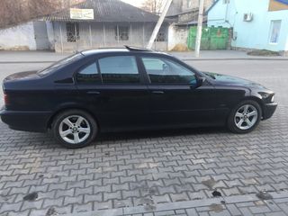 BMW 5 Series foto 3