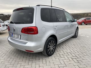 Volkswagen Touran foto 1