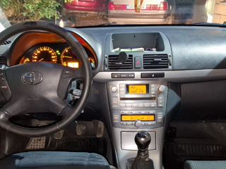 Toyota Avensis foto 6