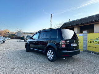 Volkswagen Touran foto 4