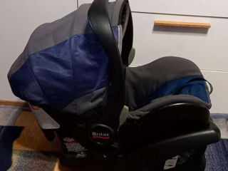 Scaunel auto calitativ cu suport de firma Britax (0 - 18 kg). Stare ideala. Детское автокресло