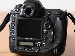 Vând aparat foto Nikon D4. Продам Nikon D4! foto 2