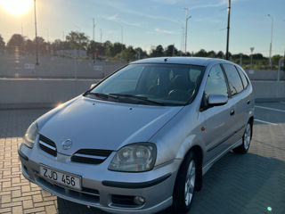 Nissan Almera Tino foto 2