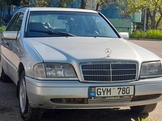 Mercedes C-Class foto 1