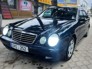 Mercedes E-Class foto 2