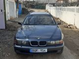 BMW 5 Series foto 2