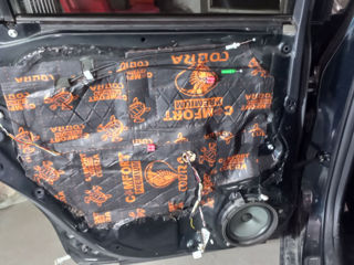 Оклейка машин пленкой. folia de protectie incolora,защита лобовых стекол.Шумовиброизоляция. foto 18