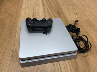 PlayStation 4 slim foto 1