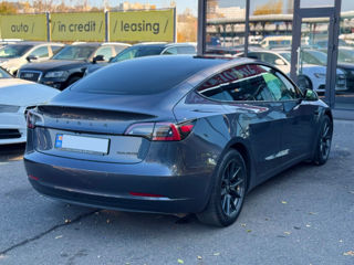 Tesla Model 3 foto 4