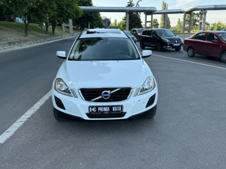 Volvo XC60 фото 2