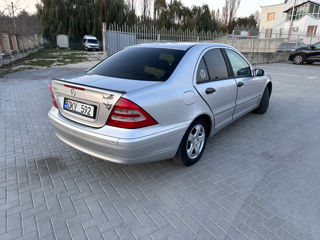 Mercedes C-Class foto 3