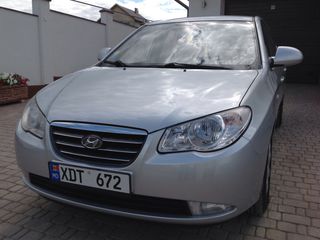 Hyundai Elantra foto 1