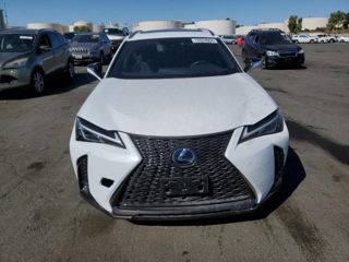 Lexus UX foto 2